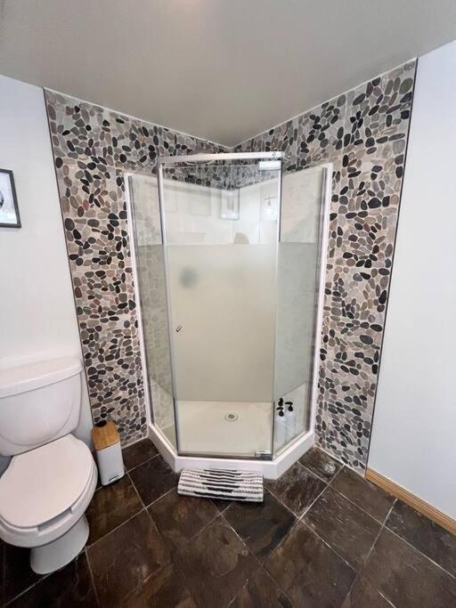 Apartment Three Peaks Getaway 2 Bedrooms & 2 Bath-sleeps 6 *