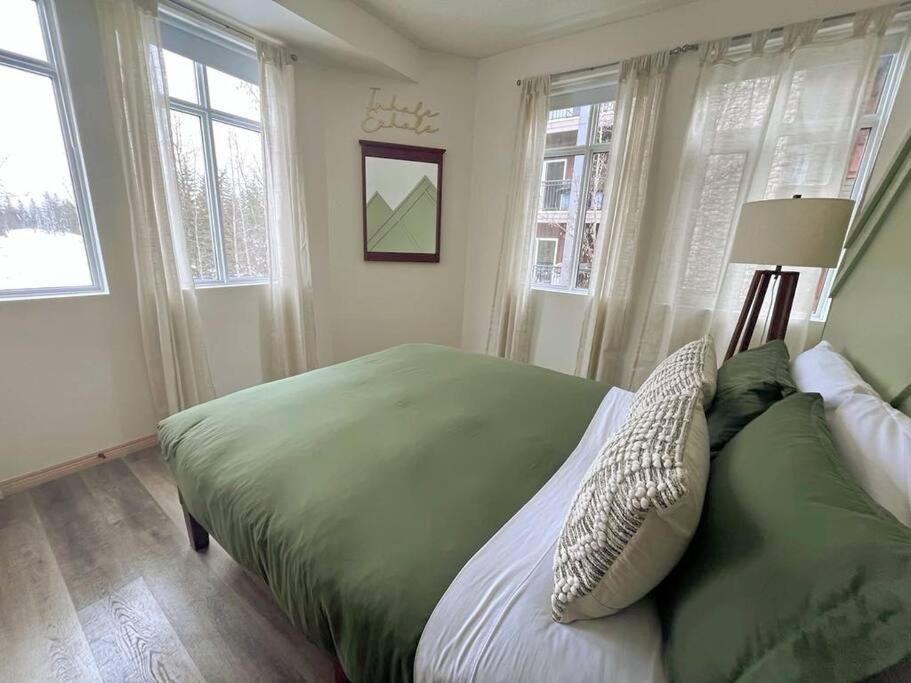 Three Peaks Getaway 2 Bedrooms & 2 Bath-sleeps 6 Apartment Canmore